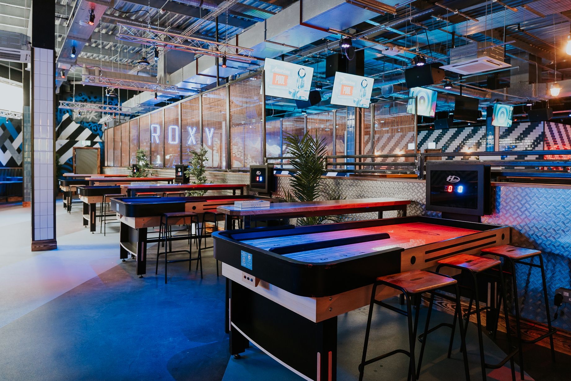 Roxy Lanes entertainment venue with Netvio AV distribution